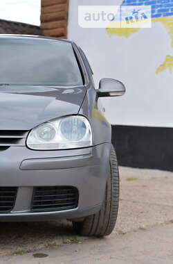 Хэтчбек Volkswagen Golf 2005 в Сумах