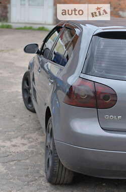 Хэтчбек Volkswagen Golf 2005 в Сумах