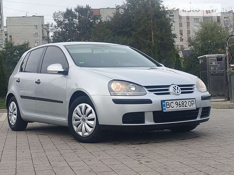 Хетчбек Volkswagen Golf 2004 в Дрогобичі