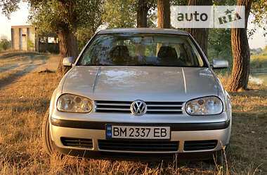 Хетчбек Volkswagen Golf 2002 в Сумах