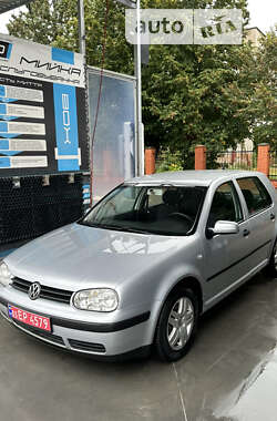 Хэтчбек Volkswagen Golf 2001 в Луцке