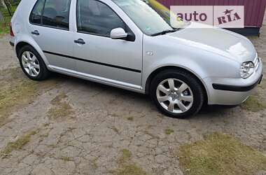 Хетчбек Volkswagen Golf 2001 в Рокитному