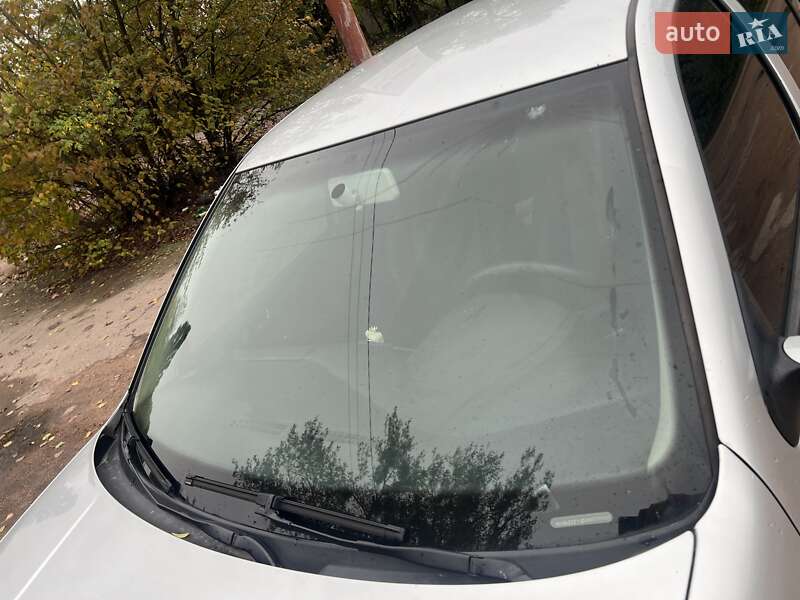 Хэтчбек Volkswagen Golf 2003 в Коростене