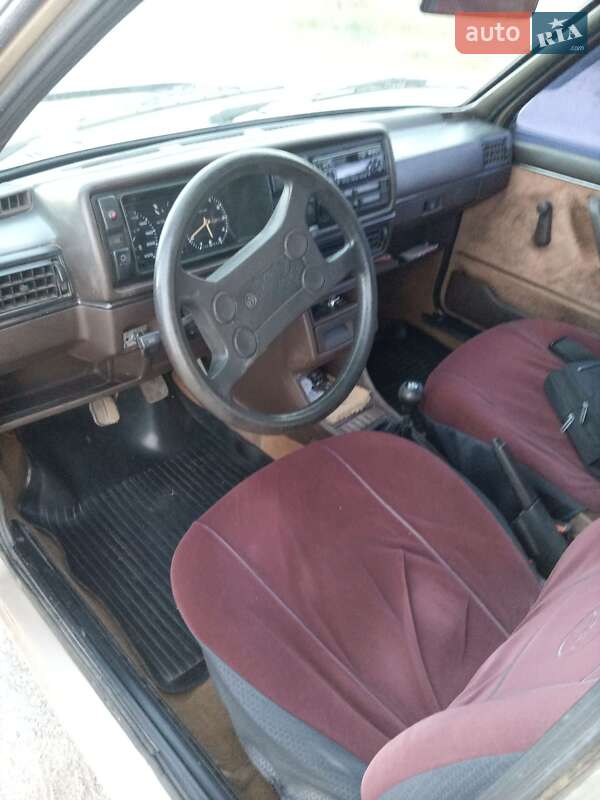 Хэтчбек Volkswagen Golf 1987 в Никополе