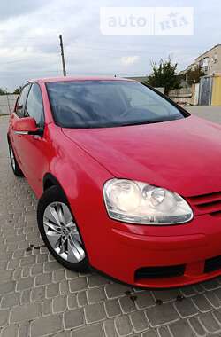 Хэтчбек Volkswagen Golf 2005 в Первомайске