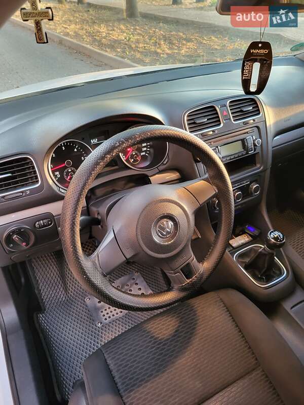 Універсал Volkswagen Golf 2010 в Полтаві