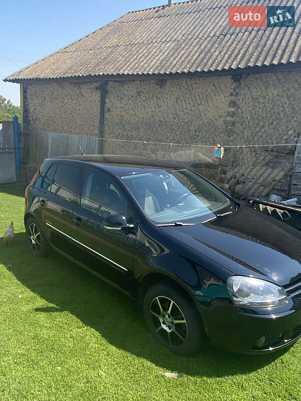 Хэтчбек Volkswagen Golf 2008 в Глухове