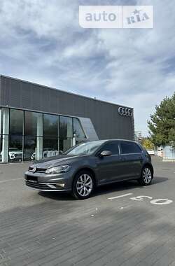 Хэтчбек Volkswagen Golf 2018 в Киеве