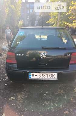 Хэтчбек Volkswagen Golf 2002 в Першотравенске