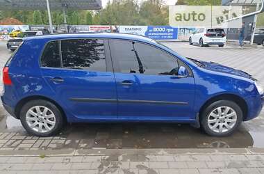 Хэтчбек Volkswagen Golf 2004 в Хмельницком