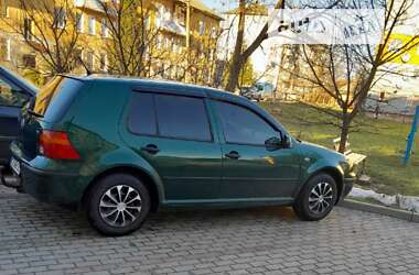 Хэтчбек Volkswagen Golf 2003 в Городке