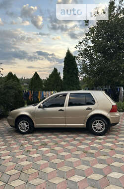 Хетчбек Volkswagen Golf 2001 в Сокирянах