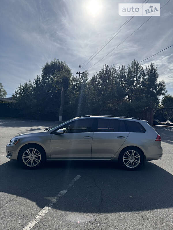 Универсал Volkswagen Golf 2015 в Виннице
