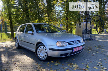 Хетчбек Volkswagen Golf 2002 в Львові