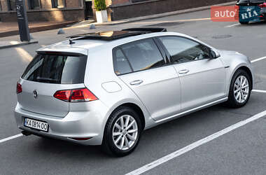 Хетчбек Volkswagen Golf 2015 в Києві