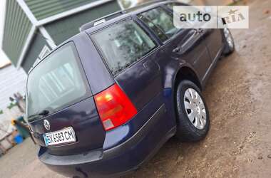 Универсал Volkswagen Golf 2003 в Черновцах