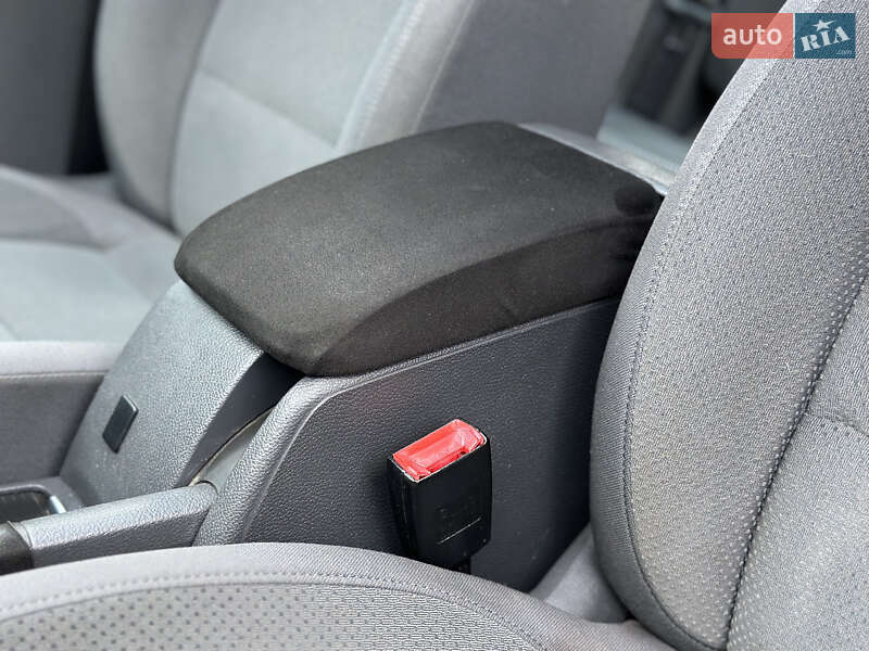 Хэтчбек Volkswagen Golf 2008 в Лубнах