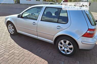 Хэтчбек Volkswagen Golf 2003 в Ровно