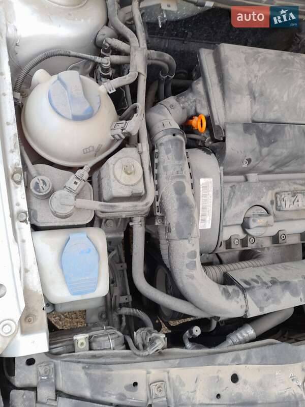 Хетчбек Volkswagen Golf 2003 в Тернополі