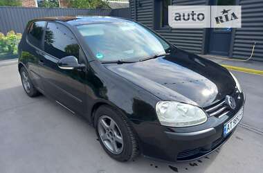 Хетчбек Volkswagen Golf 2004 в Тисмениці