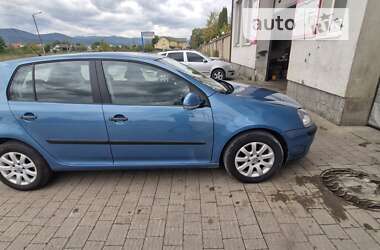 Хетчбек Volkswagen Golf 2005 в Надвірній