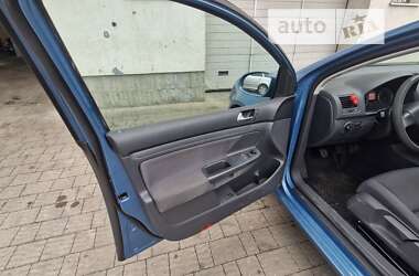 Хетчбек Volkswagen Golf 2005 в Надвірній