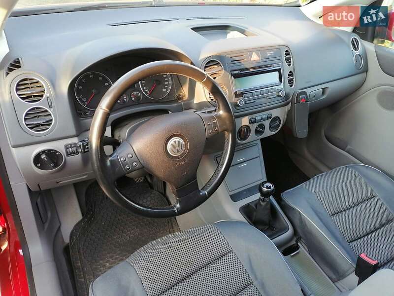 Хетчбек Volkswagen Golf 2005 в Переяславі