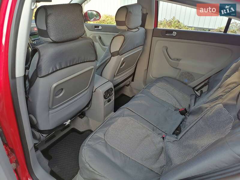 Хетчбек Volkswagen Golf 2005 в Переяславі