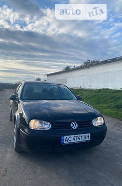 Хэтчбек Volkswagen Golf 2003 в Иваничах