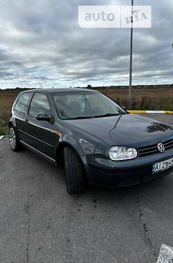 Хэтчбек Volkswagen Golf 2001 в Буче