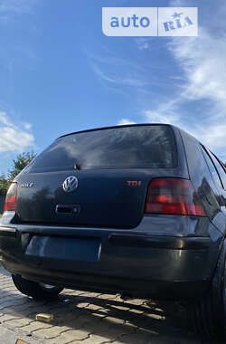 Хэтчбек Volkswagen Golf 2002 в Черновцах