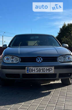 Хетчбек Volkswagen Golf 2002 в Авангарді