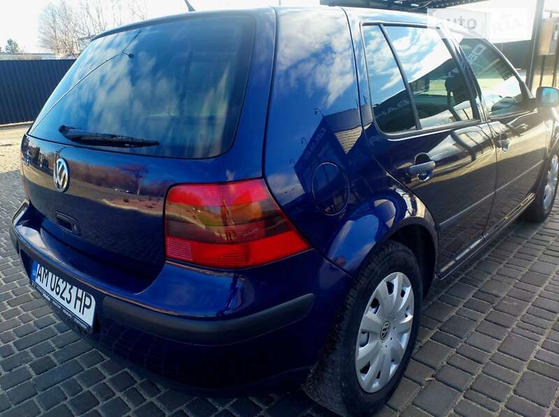Хэтчбек Volkswagen Golf 2001 в Звягеле