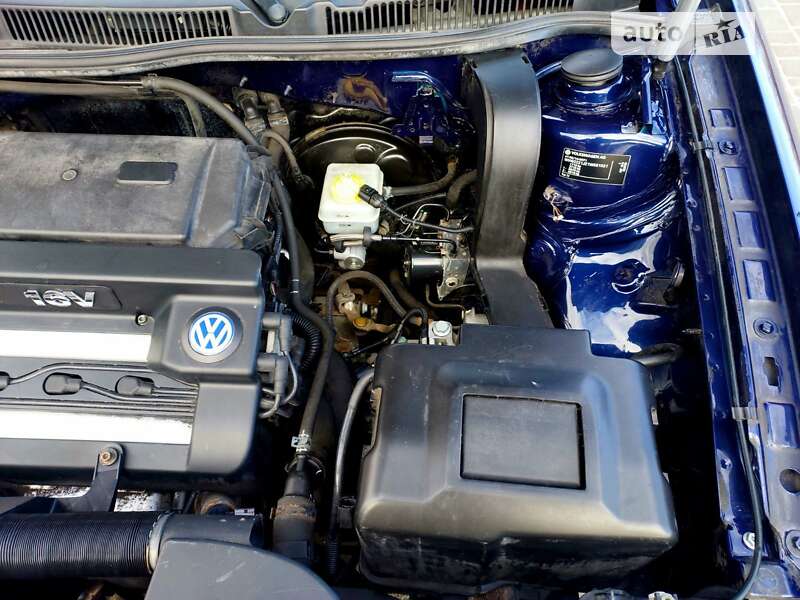 Хэтчбек Volkswagen Golf 2001 в Звягеле