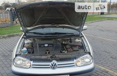 Хэтчбек Volkswagen Golf 2002 в Харькове