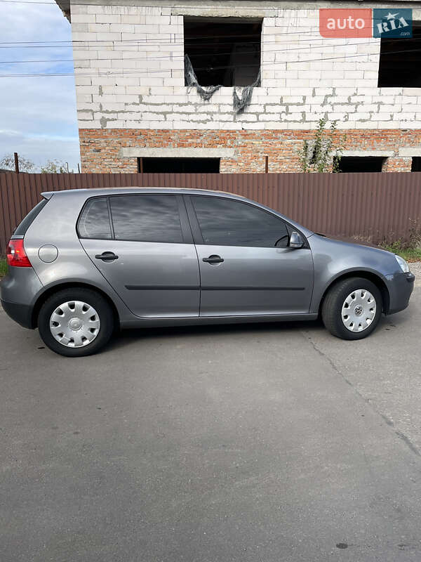 Хэтчбек Volkswagen Golf 2004 в Первомайске