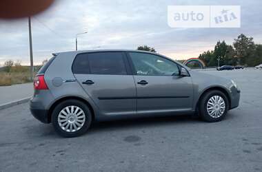 Хетчбек Volkswagen Golf 2005 в Запоріжжі