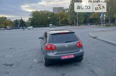 Хетчбек Volkswagen Golf 2005 в Запоріжжі