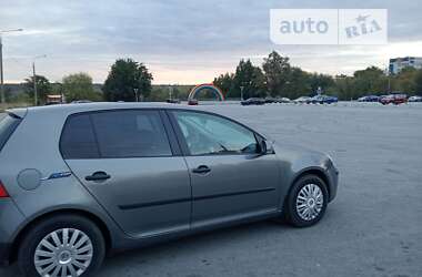 Хетчбек Volkswagen Golf 2005 в Запоріжжі