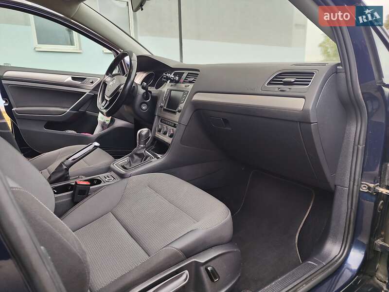 Універсал Volkswagen Golf 2016 в Сумах