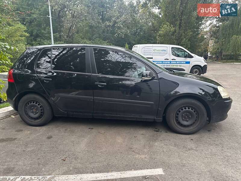Хетчбек Volkswagen Golf 2006 в Києві