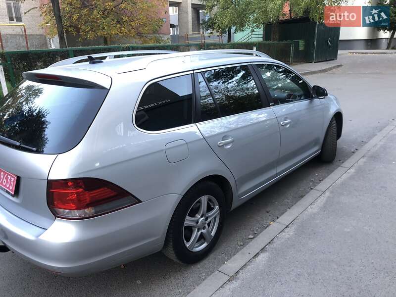 Универсал Volkswagen Golf 2012 в Луцке