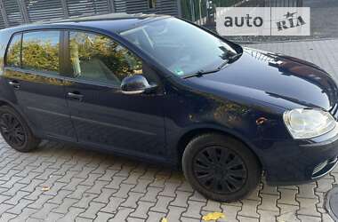 Хетчбек Volkswagen Golf 2005 в Луцьку