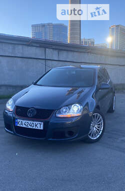 Хэтчбек Volkswagen Golf 2004 в Киеве