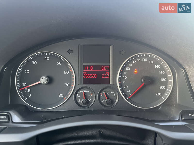 Хетчбек Volkswagen Golf 2005 в Львові