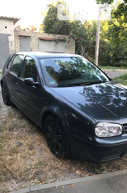 Хетчбек Volkswagen Golf 2001 в Харкові