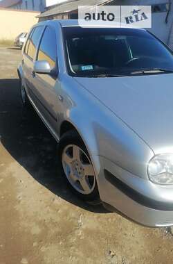 Хэтчбек Volkswagen Golf 2000 в Косове