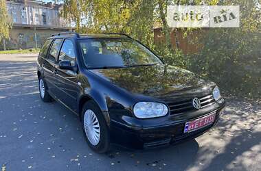 Універсал Volkswagen Golf 2003 в Рівному