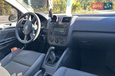 Хетчбек Volkswagen Golf 2005 в 