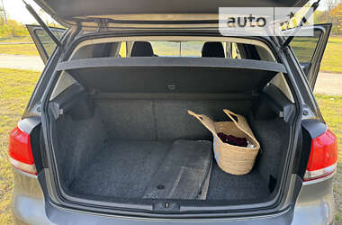 Хэтчбек Volkswagen Golf 2011 в 